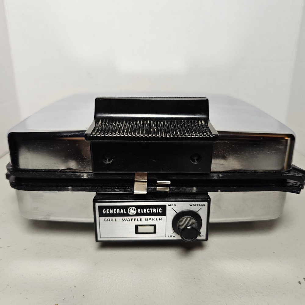 General Electric Grill Waffle Baker A2G48T Chrome Reversible 900W Vintage USA